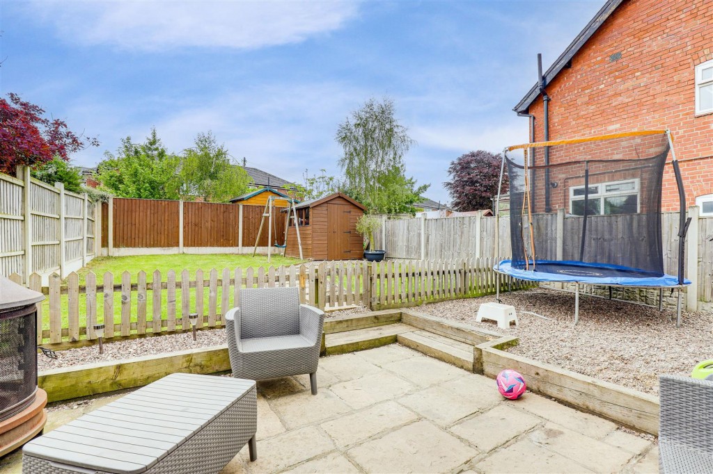 Windmill Grove, Hucknall, Nottinghamshire, NG15 7GJ