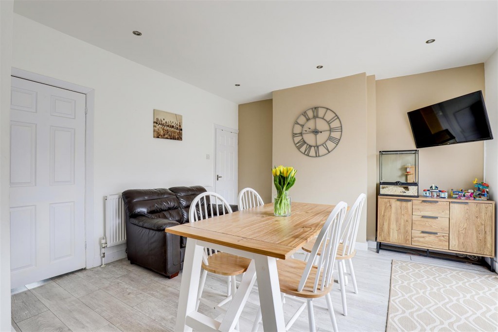 Windmill Grove, Hucknall, Nottinghamshire, NG15 7GJ