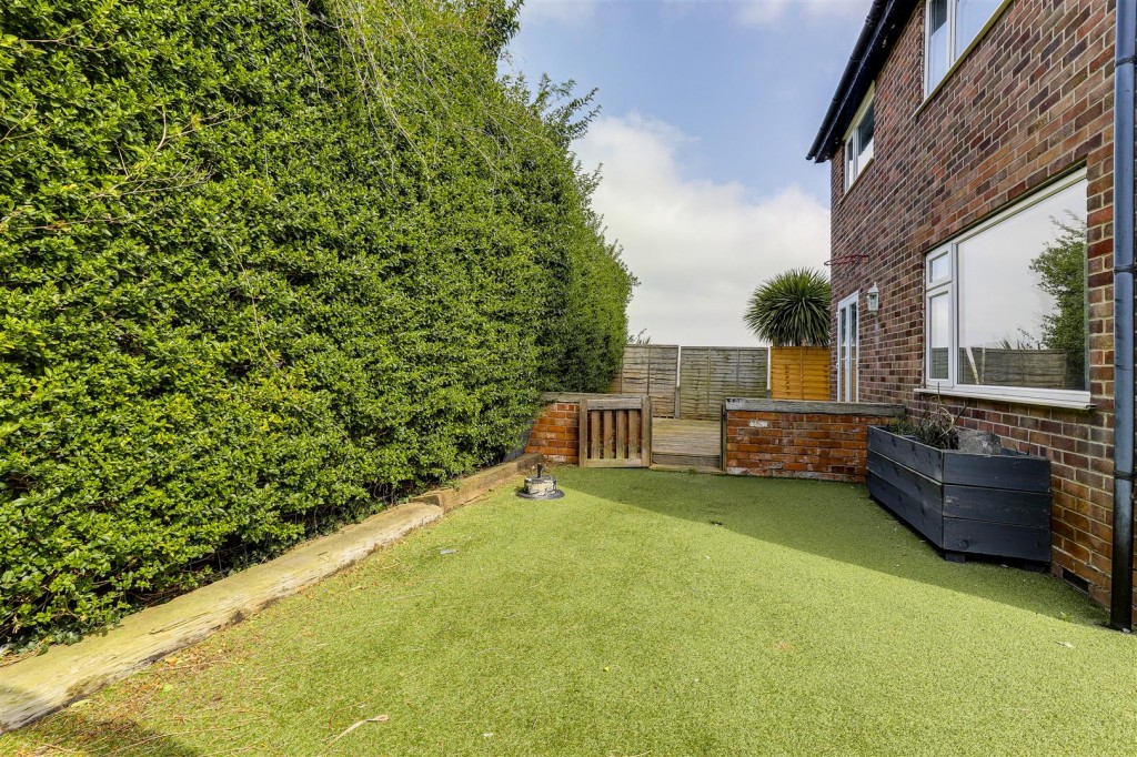 Rufford Avenue, Gedling, Nottinghamshire, NG4 4FS