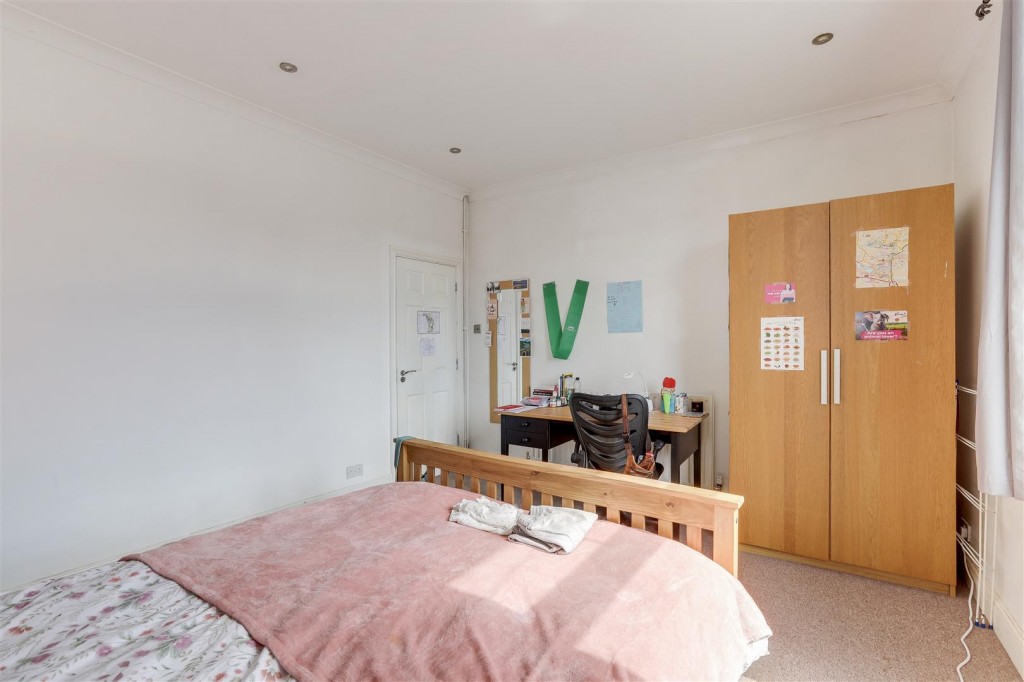 Queens Road, Beeston, Nottinghamshire, NG9 2BG