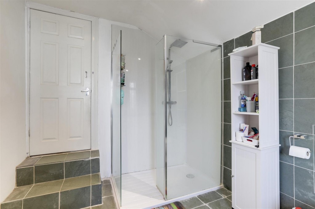 Queens Road, Beeston, Nottinghamshire, NG9 2BG