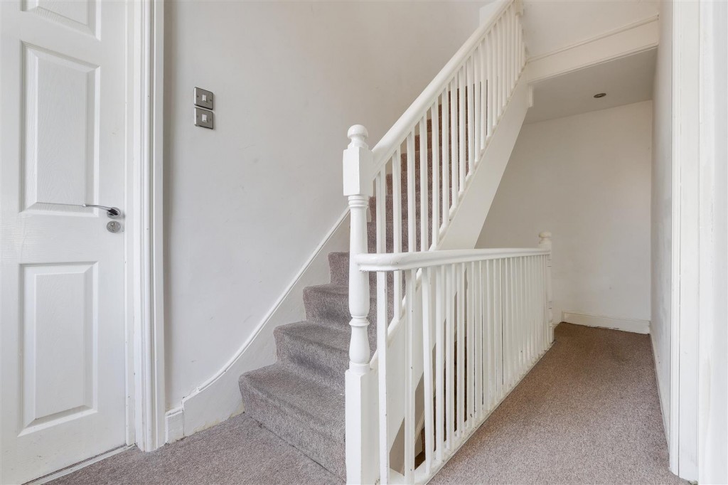 Queens Road, Beeston, Nottinghamshire, NG9 2BG