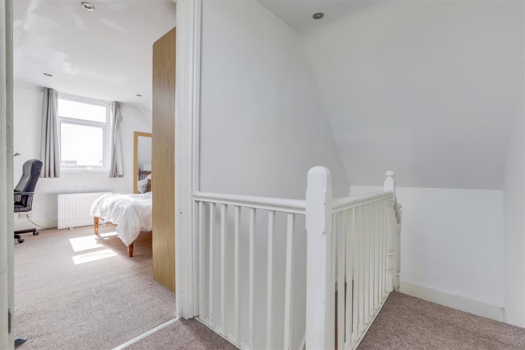 Queens Road, Beeston, Nottinghamshire, NG9 2BG