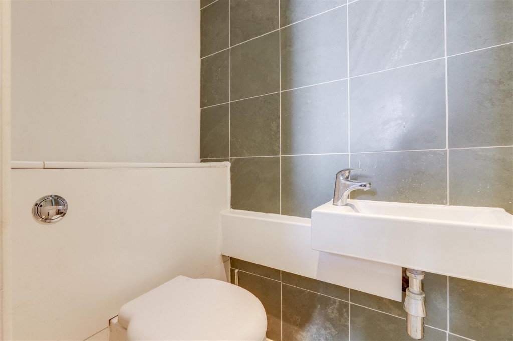 Queens Road, Beeston, Nottinghamshire, NG9 2BG