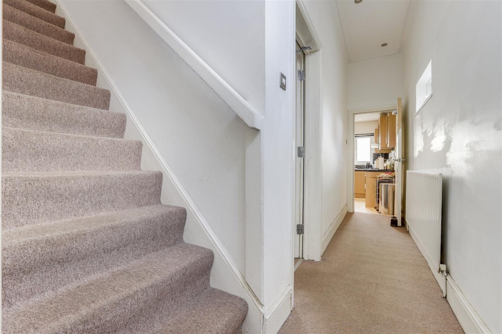 Queens Road, Beeston, Nottinghamshire, NG9 2BG