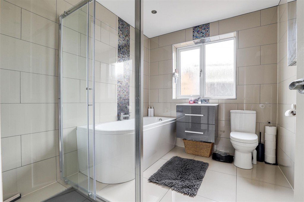 Greendale Gardens, Aspley, Nottinghamshire, NG8 3EE