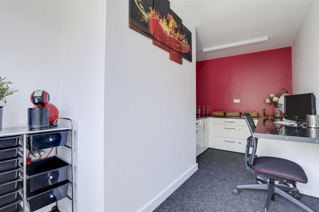 Greendale Gardens, Aspley, Nottinghamshire, NG8 3EE