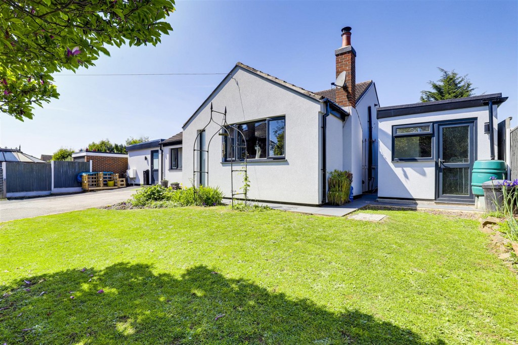 Greendale Gardens, Aspley, Nottinghamshire, NG8 3EE