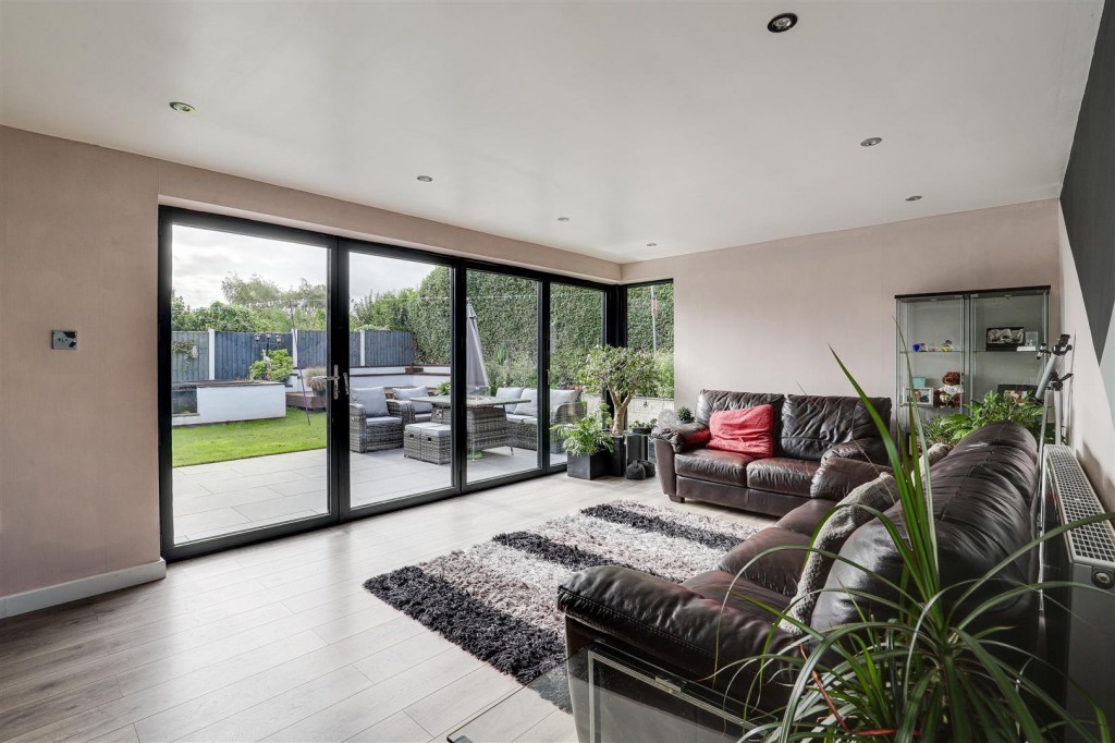 Greendale Gardens, Aspley, Nottinghamshire, NG8 3EE