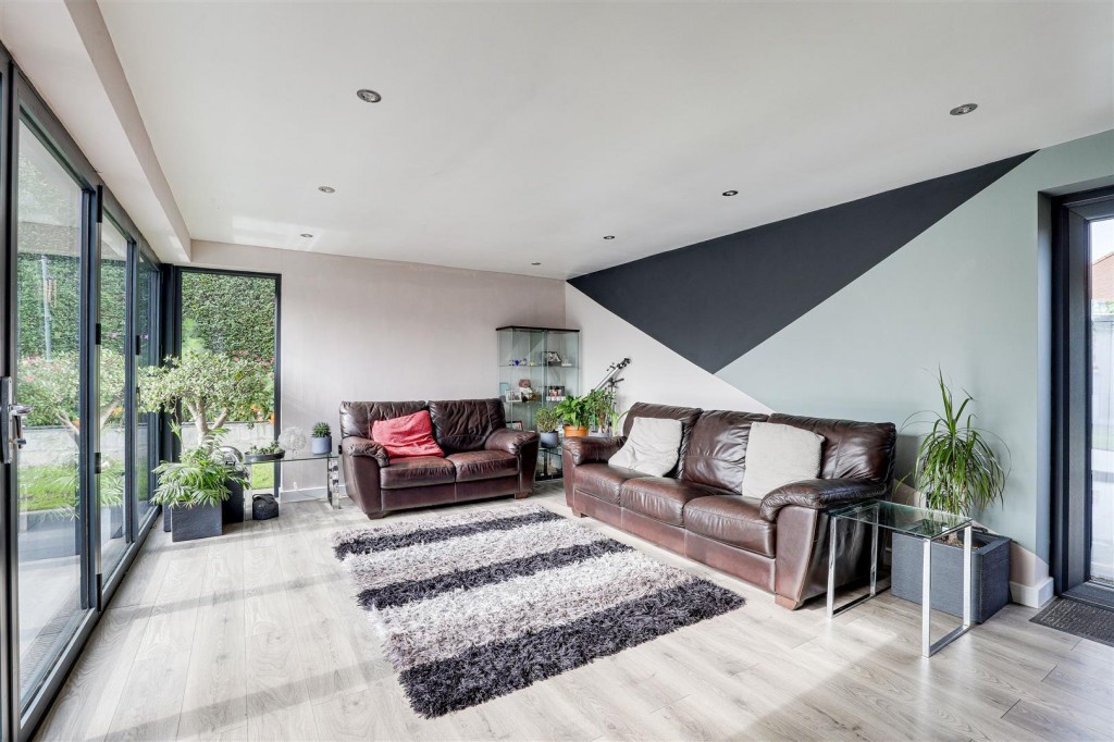 Greendale Gardens, Aspley, Nottinghamshire, NG8 3EE