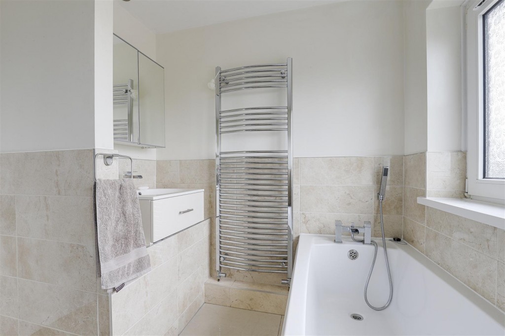 Perlethorpe Close, Gedling, Nottinghamshire, NG4 4GF