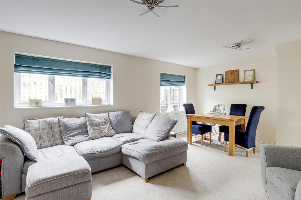 Perlethorpe Close, Gedling, Nottinghamshire, NG4 4GF