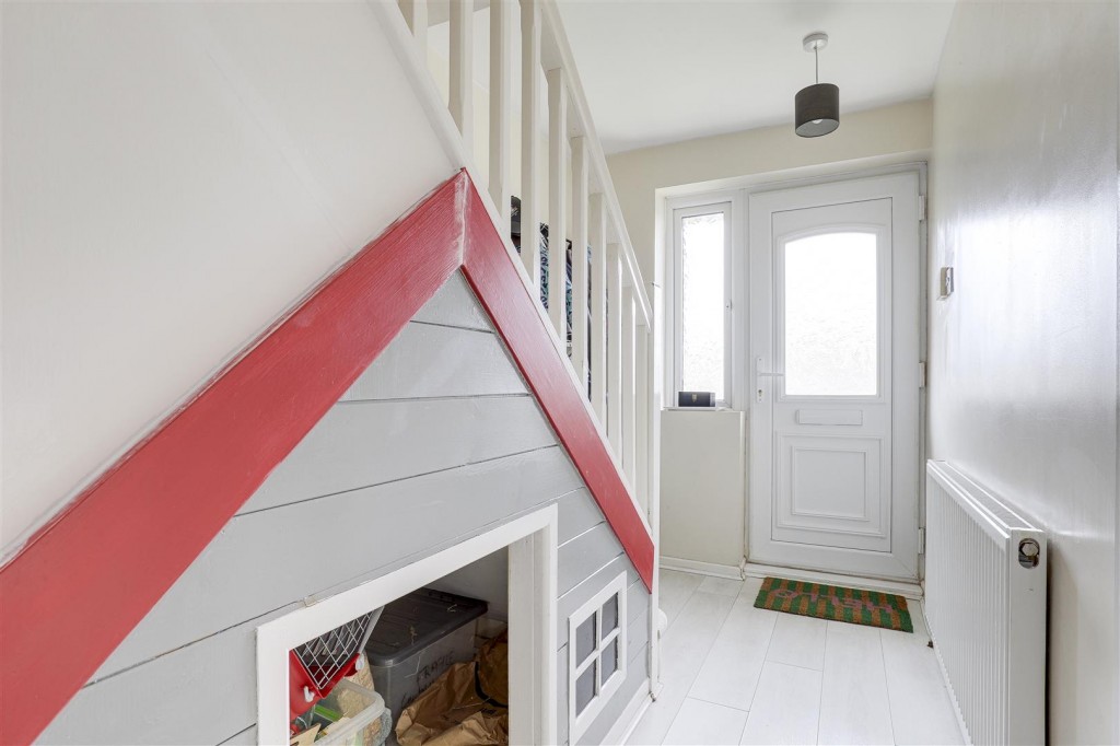 Perlethorpe Close, Gedling, Nottinghamshire, NG4 4GF