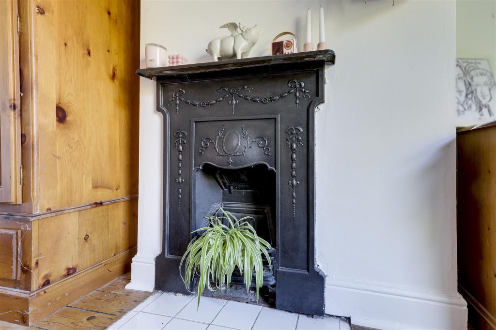 Birch Avenue, Carlton, Nottinghamshire, NG4 1EJ
