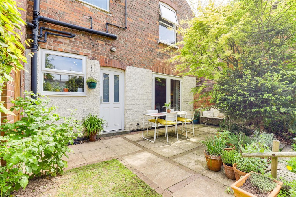 Birch Avenue, Carlton, Nottinghamshire, NG4 1EJ