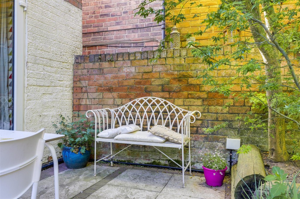 Birch Avenue, Carlton, Nottinghamshire, NG4 1EJ