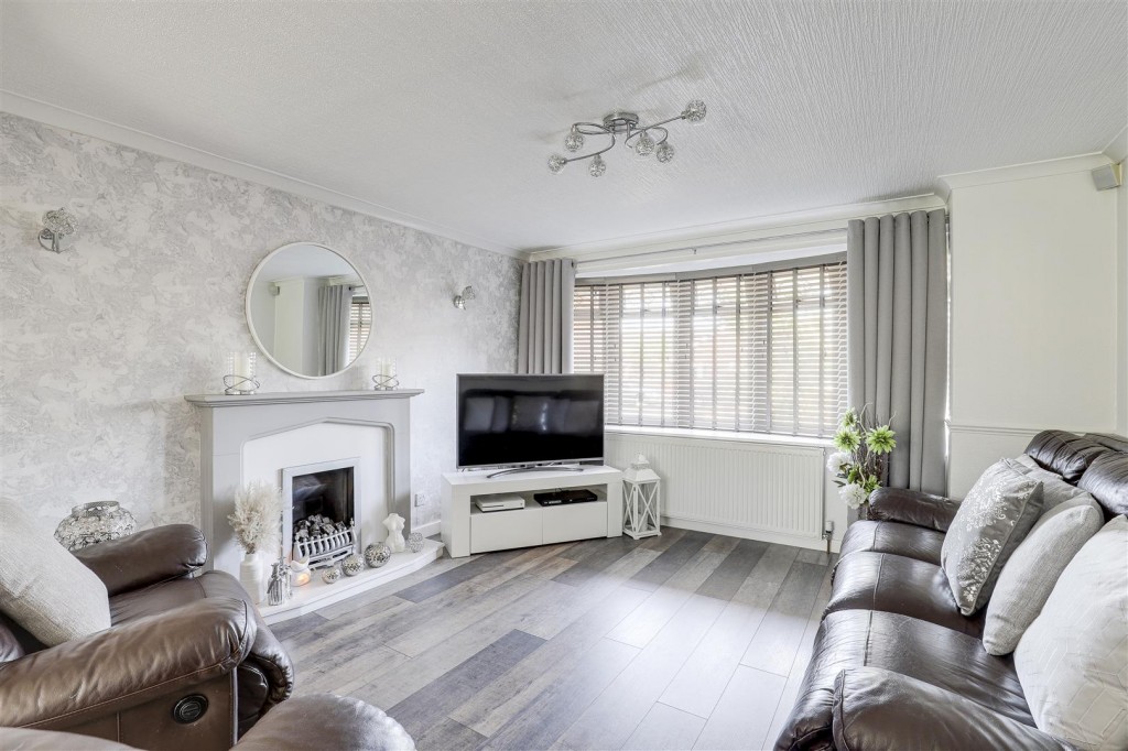 Bardfield Gardens, Rise Park, Nottinghamshire, NG5 5AY
