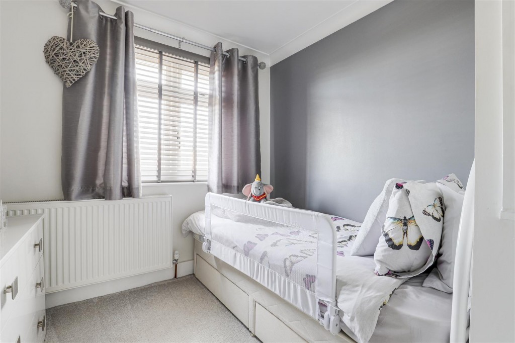 Bardfield Gardens, Rise Park, Nottinghamshire, NG5 5AY