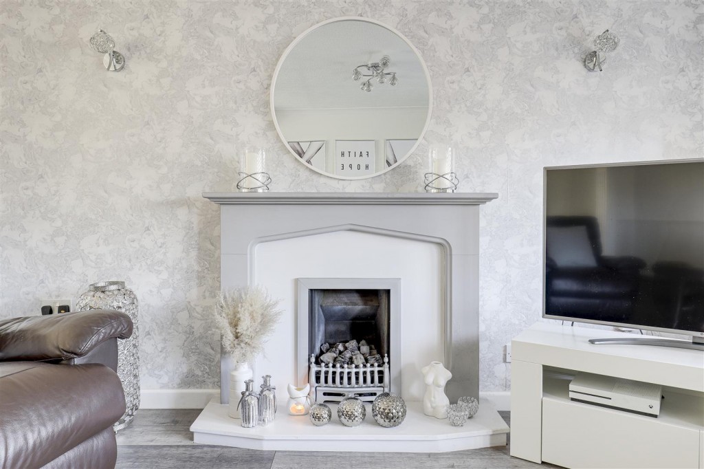 Bardfield Gardens, Rise Park, Nottinghamshire, NG5 5AY