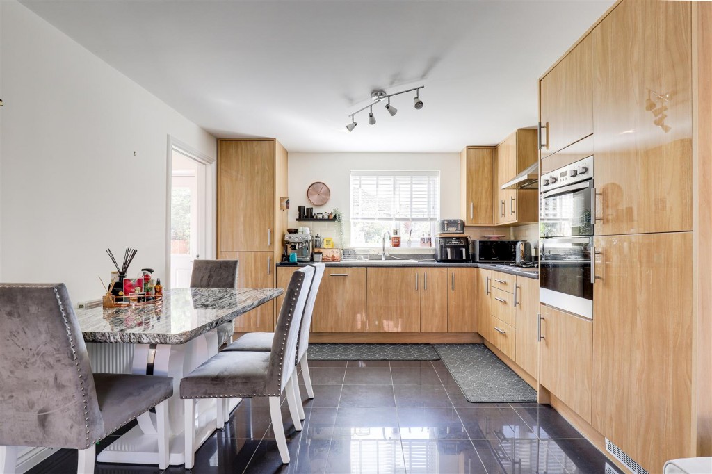 Axmouth Drive, Mapperley, Nottinghamshire, NG3 5SX