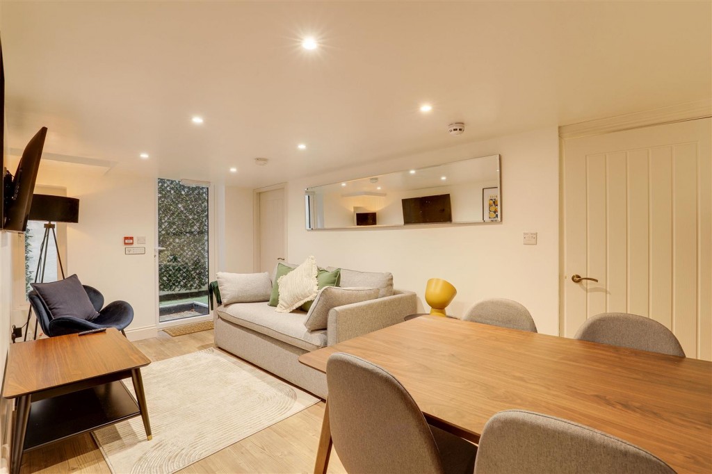 Elm Bank, Mapperley Park, Nottinghamshire, NG3 5AJ