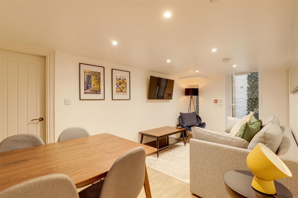 Elm Bank, Mapperley Park, Nottinghamshire, NG3 5AJ