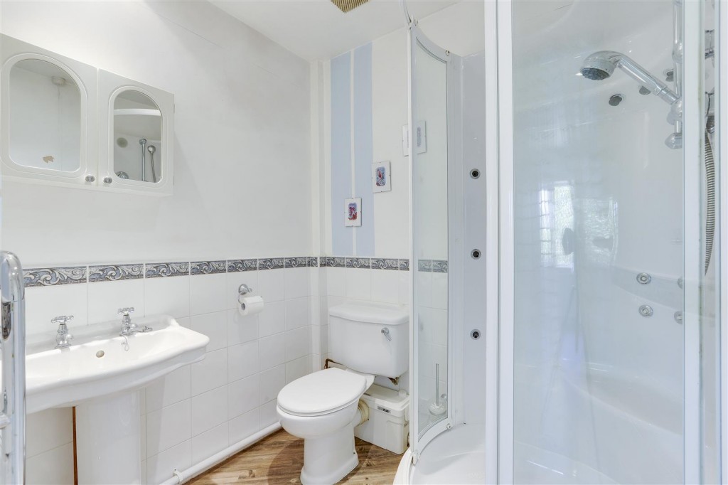 Astral Grove, Hucknall, Nottinghamshire, NG15 6FY
