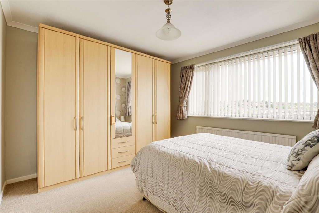 Middle Avenue, Carlton, Nottinghamshire, NG4 1PG