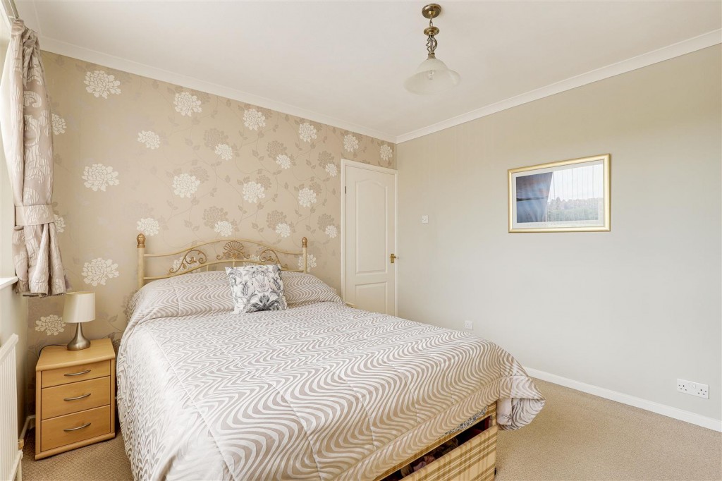 Middle Avenue, Carlton, Nottinghamshire, NG4 1PG
