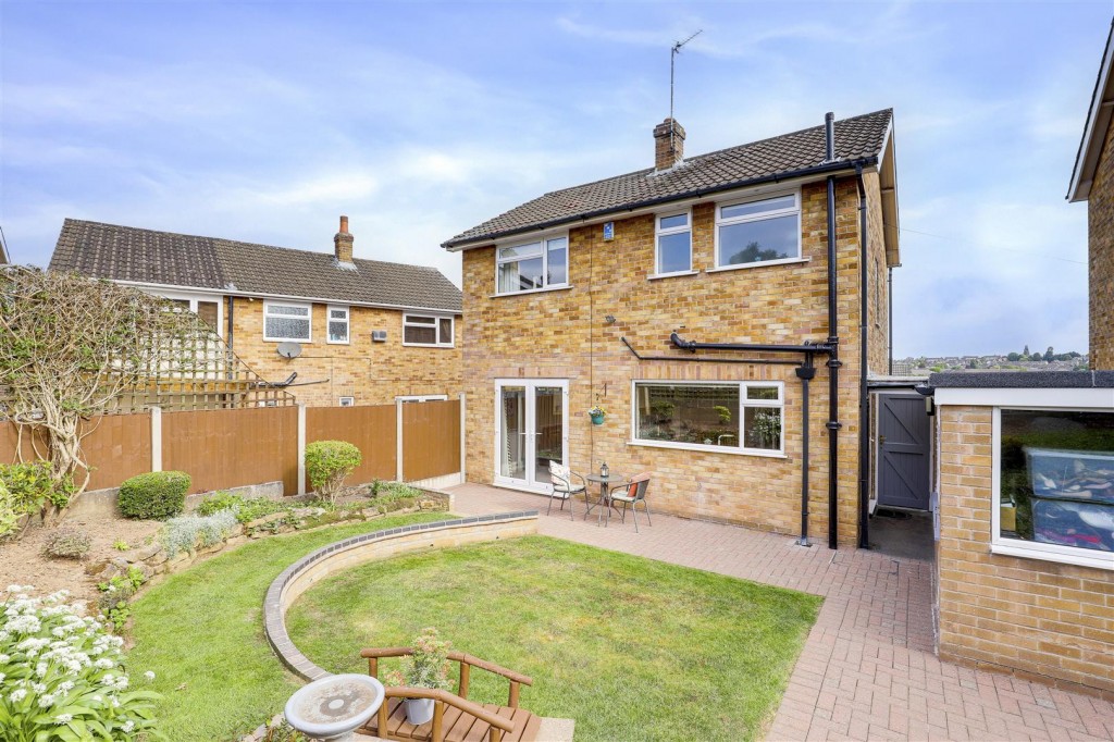 Middle Avenue, Carlton, Nottinghamshire, NG4 1PG