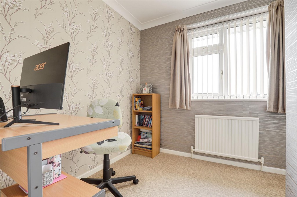 Middle Avenue, Carlton, Nottinghamshire, NG4 1PG