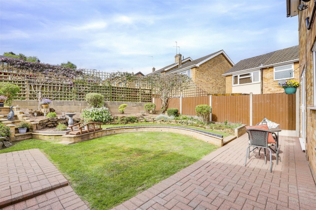 Middle Avenue, Carlton, Nottinghamshire, NG4 1PG