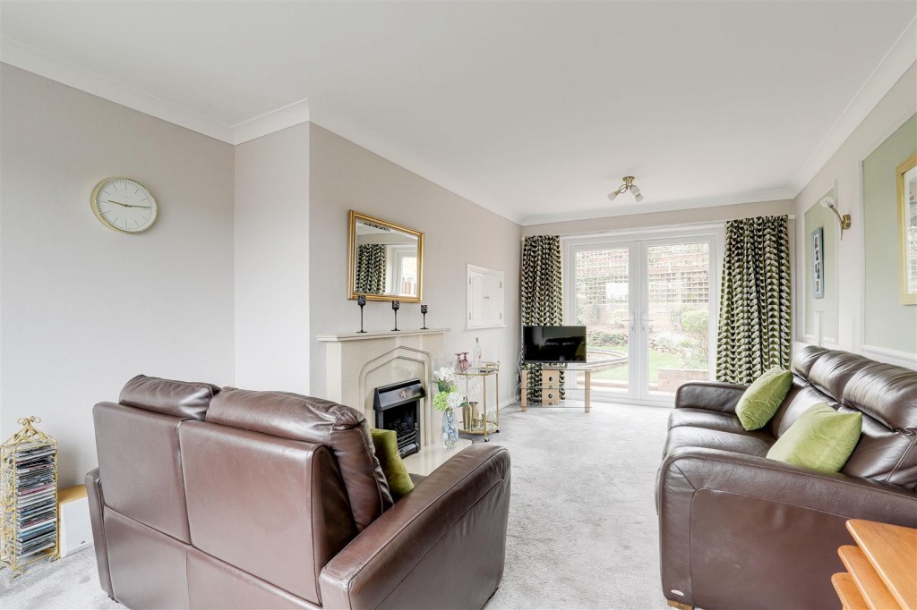 Middle Avenue, Carlton, Nottinghamshire, NG4 1PG