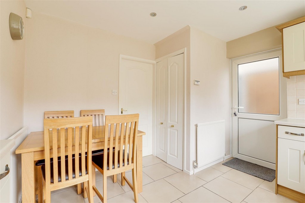 Middle Avenue, Carlton, Nottinghamshire, NG4 1PG