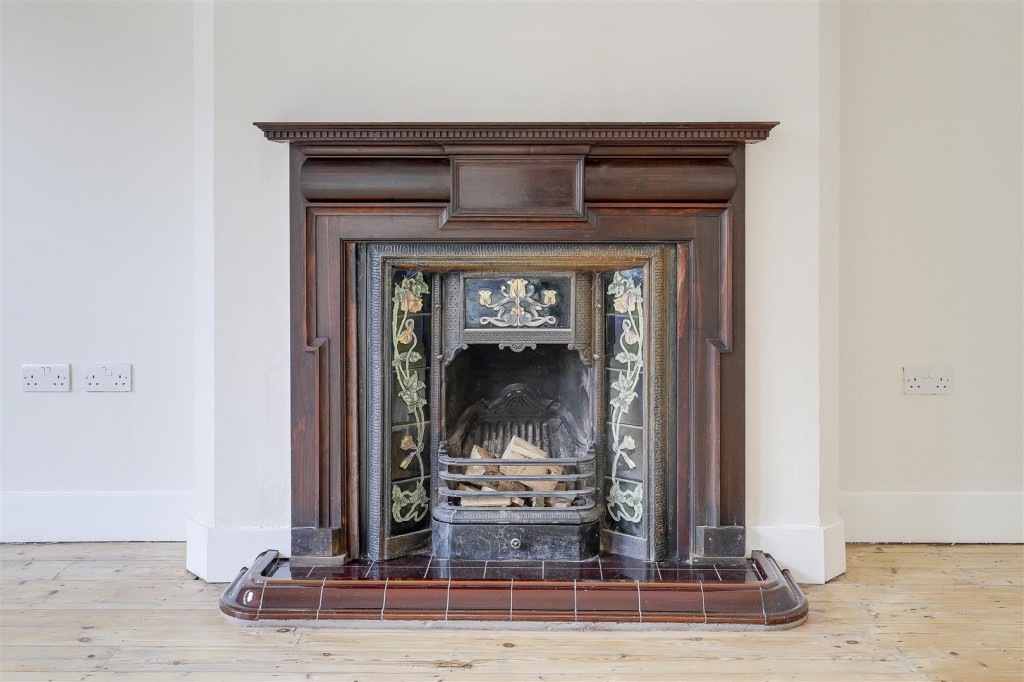 Flat 2, 50, Forest Road West, Nottingham, NG7 4EQ