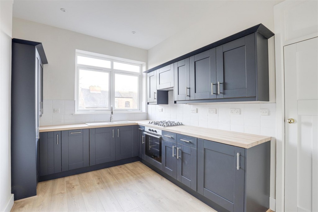 Flat 2, 50, Forest Road West, Nottingham, NG7 4EQ