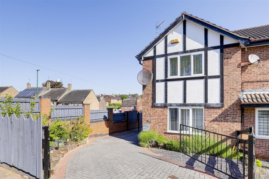 Dylan Thomas Road, Bestwood Park, Nottinghamshire, NG5 5UA