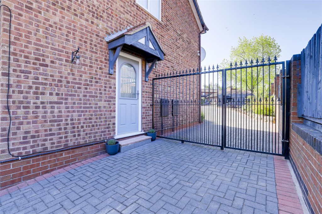 Dylan Thomas Road, Bestwood Park, Nottinghamshire, NG5 5UA
