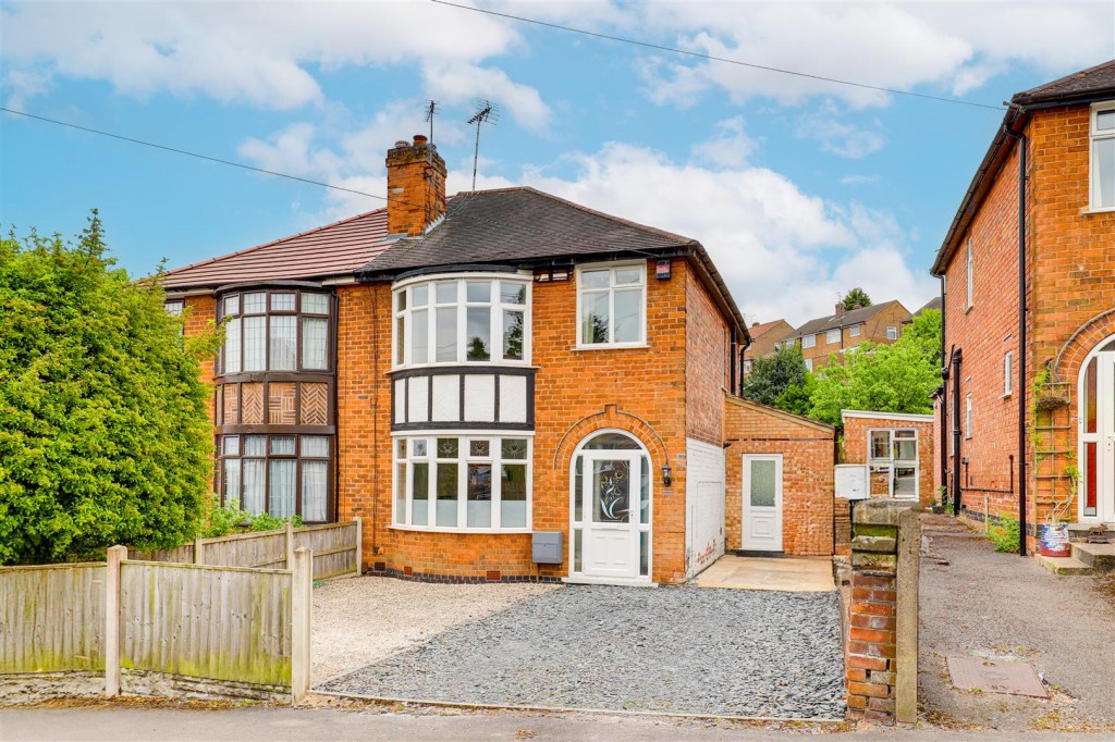 Foxhill Road, Carlton, Nottinghamshire, NG4 1PZ