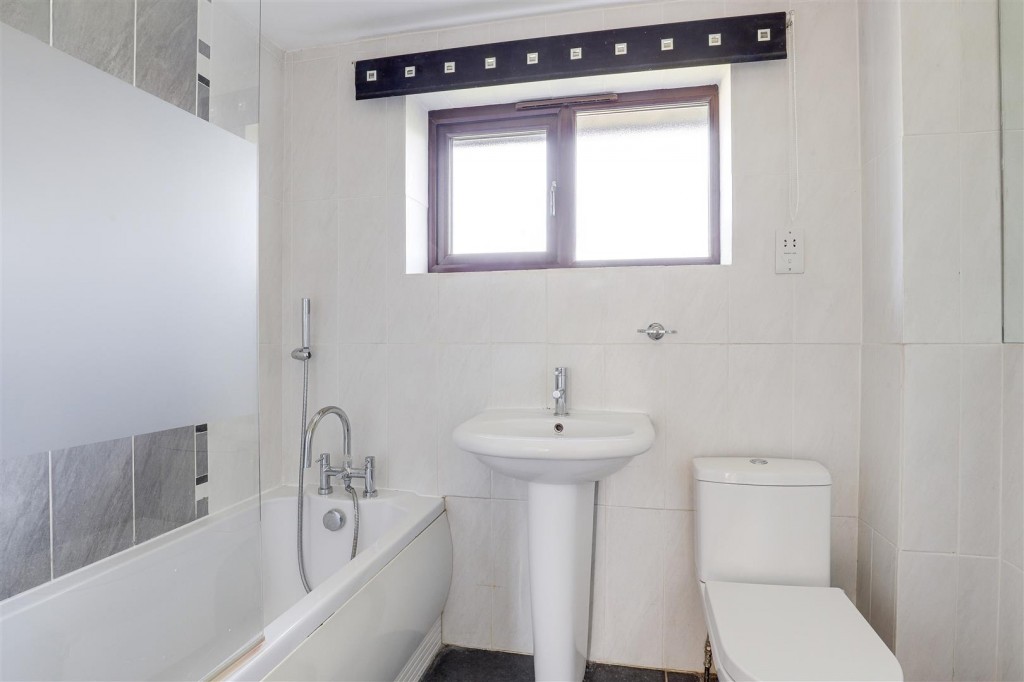 Ingleborough Gardens, Long Eaton, Derbyshire, NG10 4PE