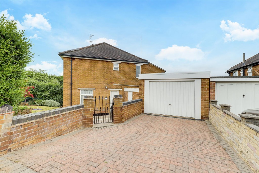 Campbell Drive, Carlton, Nottinghamshire, NG4 1RD