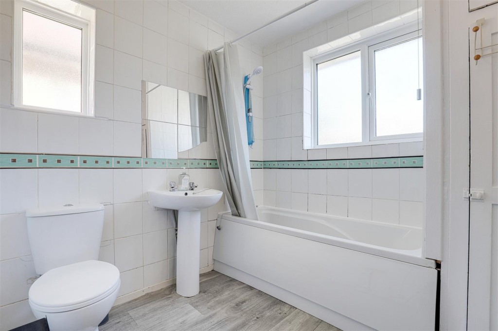 Chestnut Grove, Arnold, Nottinghamshire, NG5 8BD