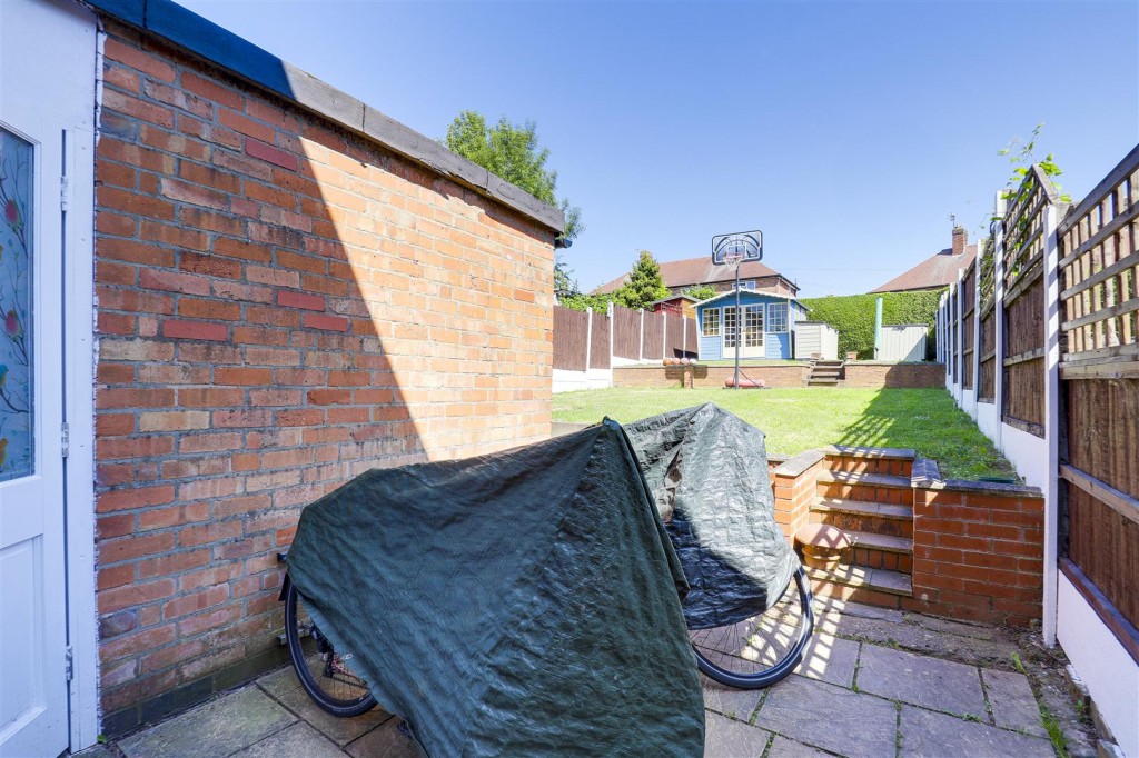 Chestnut Grove, Arnold, Nottinghamshire, NG5 8BD