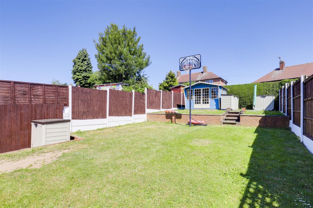 Chestnut Grove, Arnold, Nottinghamshire, NG5 8BD