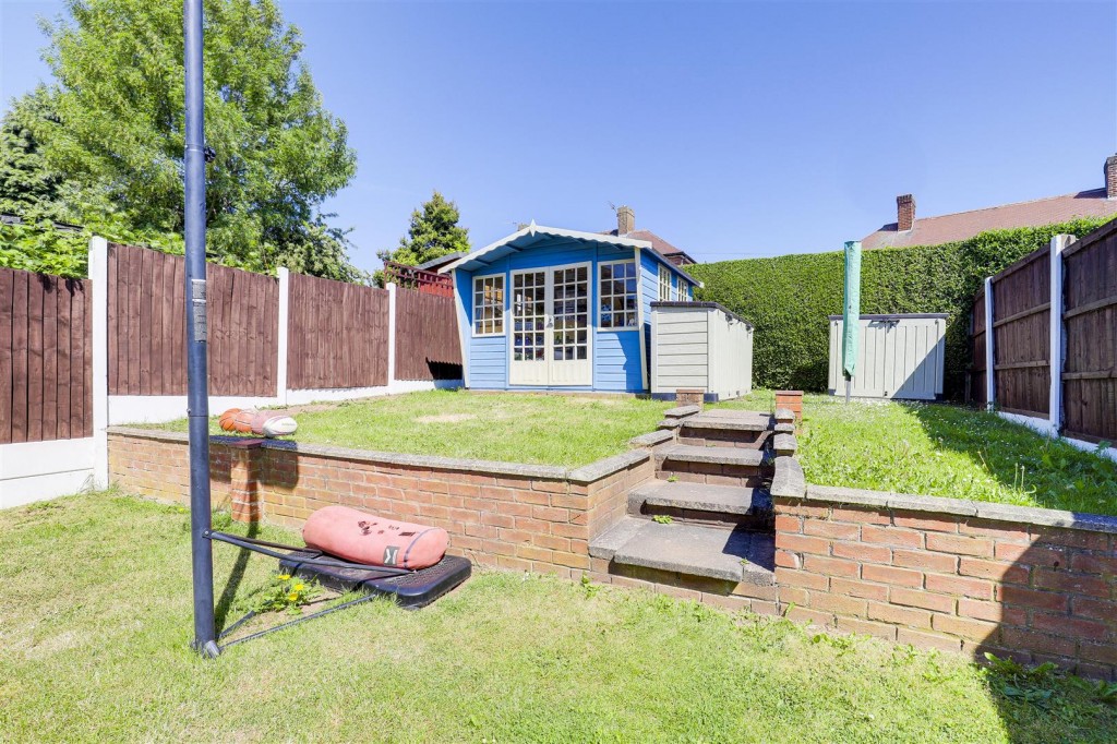 Chestnut Grove, Arnold, Nottinghamshire, NG5 8BD