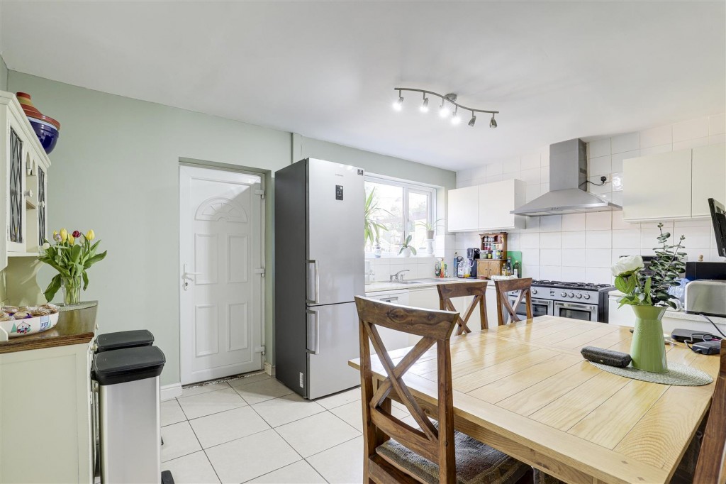 Chestnut Grove, Arnold, Nottinghamshire, NG5 8BD