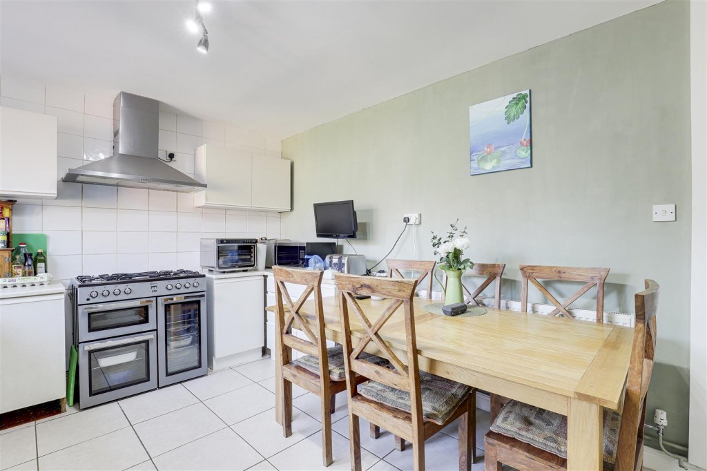 Chestnut Grove, Arnold, Nottinghamshire, NG5 8BD