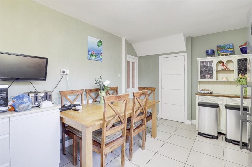 Chestnut Grove, Arnold, Nottinghamshire, NG5 8BD