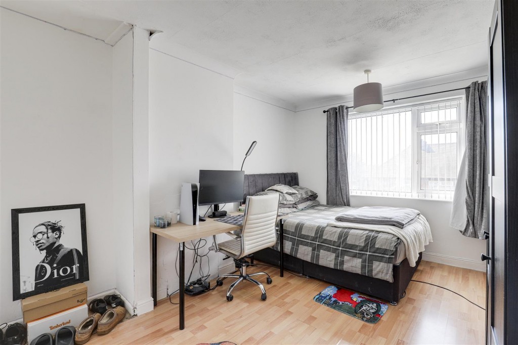 Chestnut Grove, Arnold, Nottinghamshire, NG5 8BD