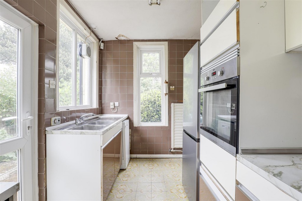 Burton Road, Carlton, Nottinghamshire, NG4 3BB